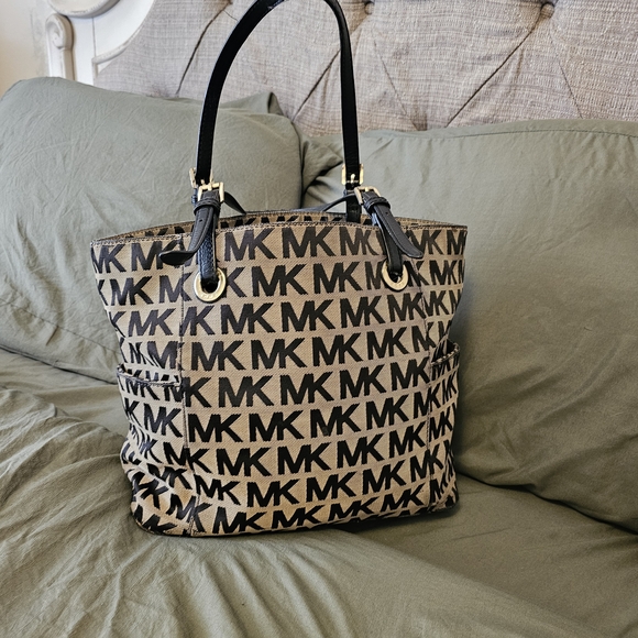 Michael Kors Black and Tan Tote Bag - Picture 4 of 11